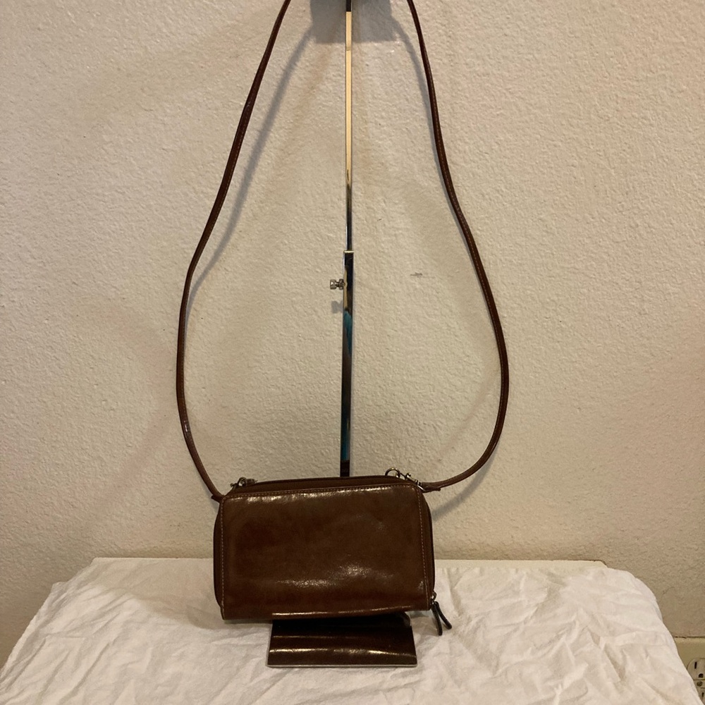 Elegant Brown Leather Crossbody Bag - Picture 3 of 10